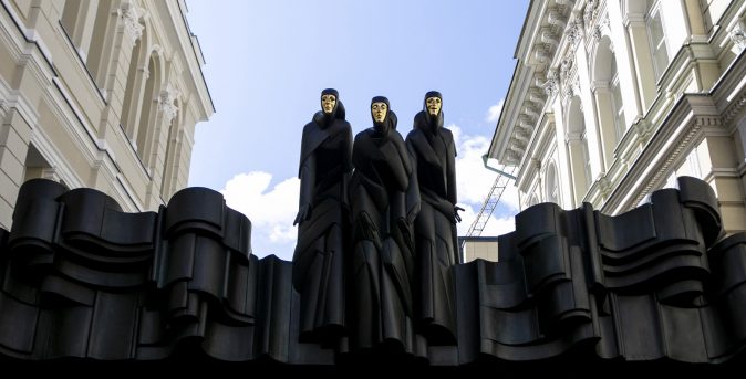 Nacionalinio dramos teatro skulptūrų lazerinis skenavimas, 3D modelio parengimas ir paviršių plotų skaičiavimas rengiantis restauracijos darbams. Vilnius, Lietuva.