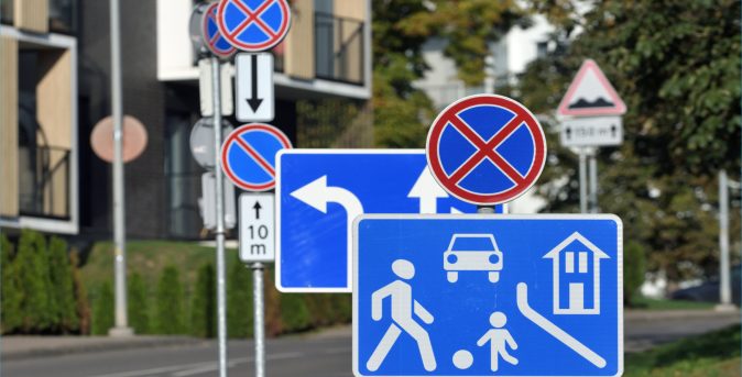 Vilnius street laser scanning and road sign database creation