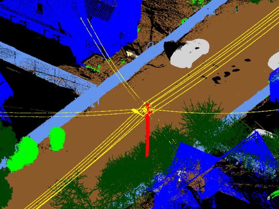 Stulpas su laidais LiDAR taškų debesyje